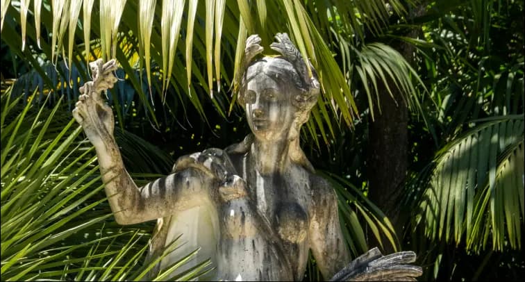 Discover a hidden world of secret tunnels and stunning gardens.