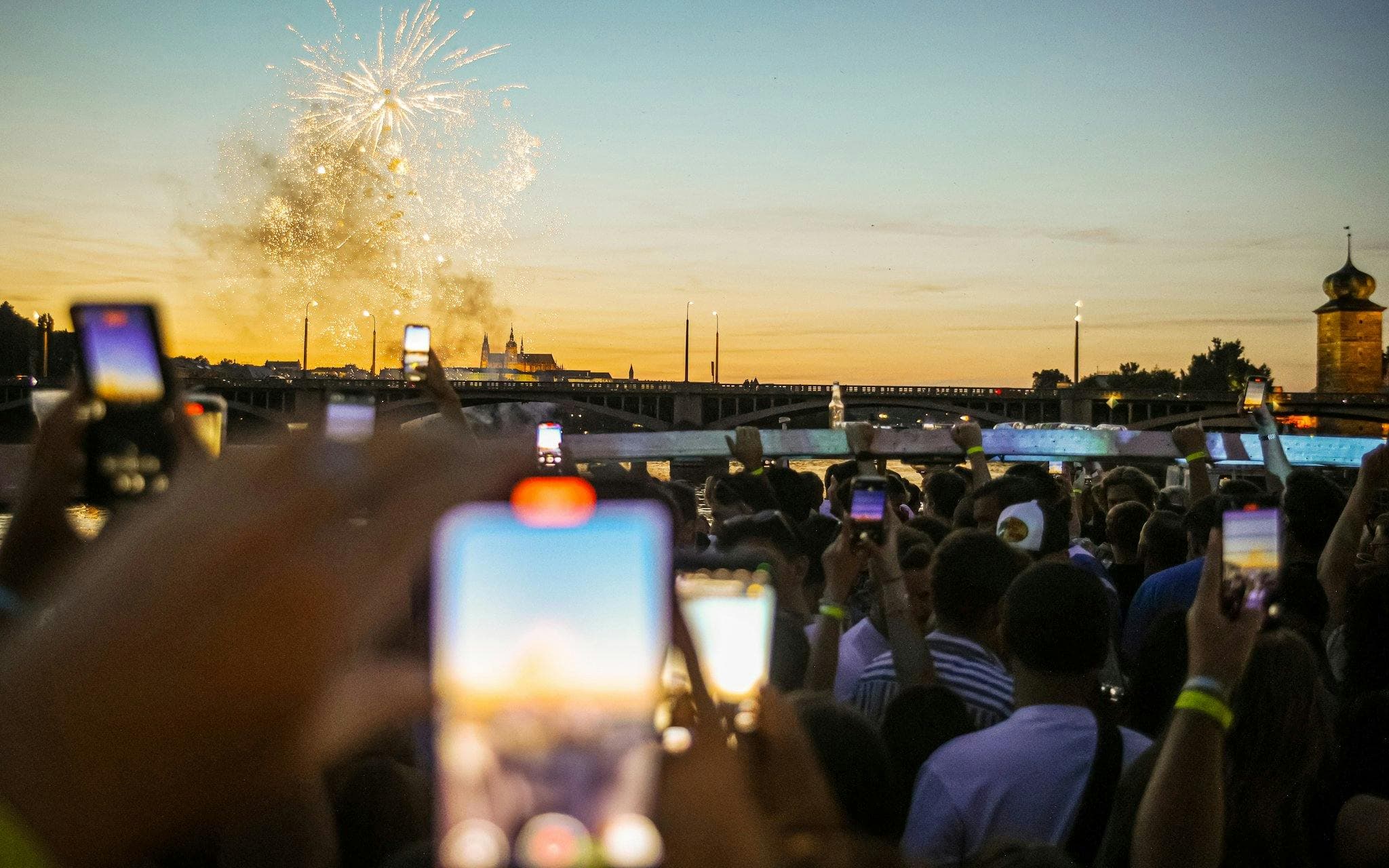 Prague Boat Party met afterparty bij EPIC - image 9