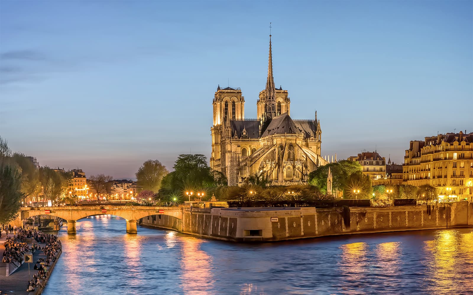 1-Hour Paris Illuminated Evening Sightseeing Cruise
