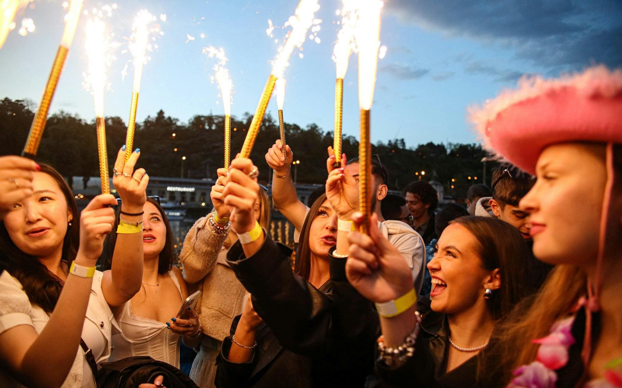 Prague Boat Party met afterparty bij EPIC - image 4