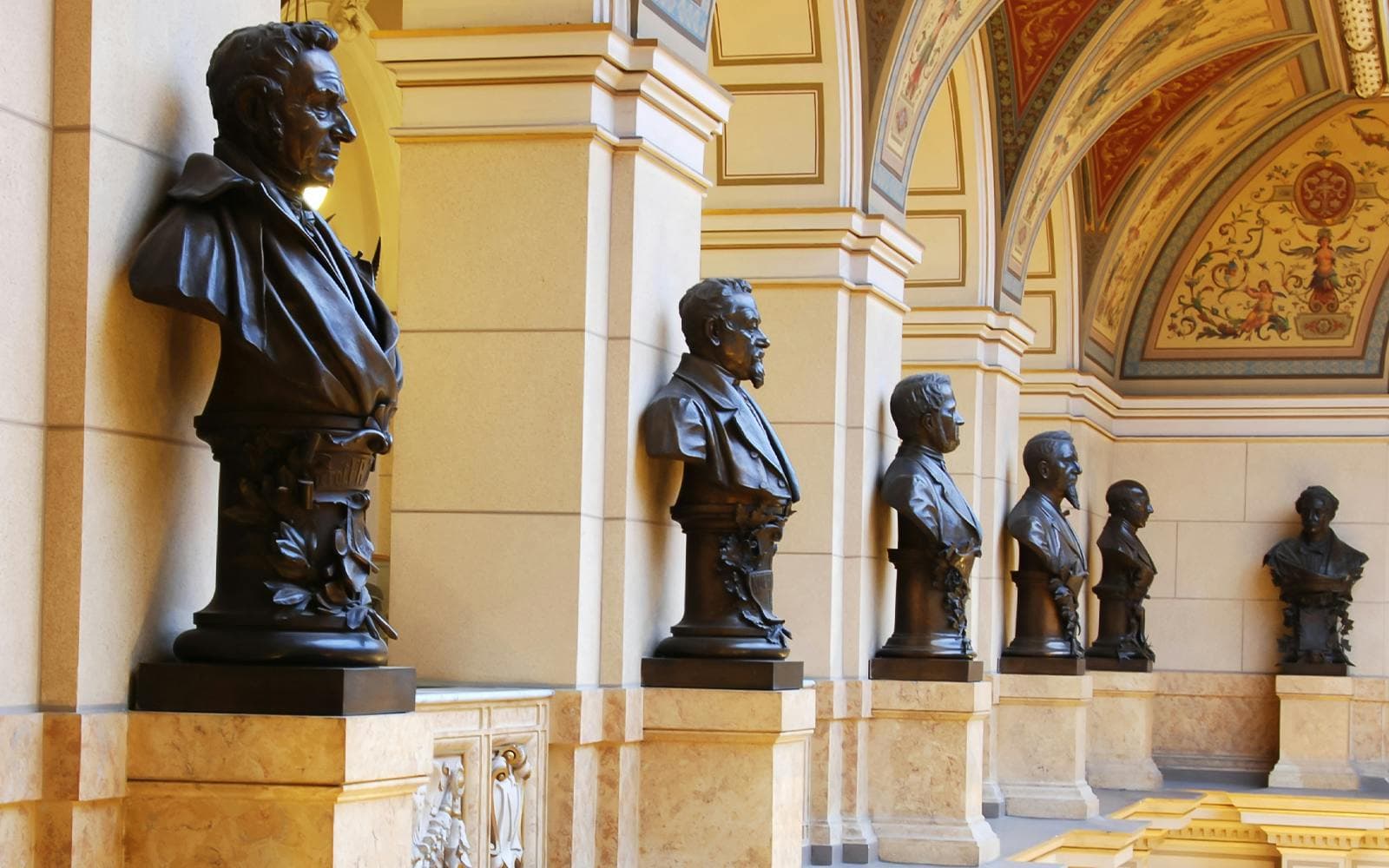 Billets d'entrée au Musée national de Prague avec visite guidée facultative de la vieille ville - image 6