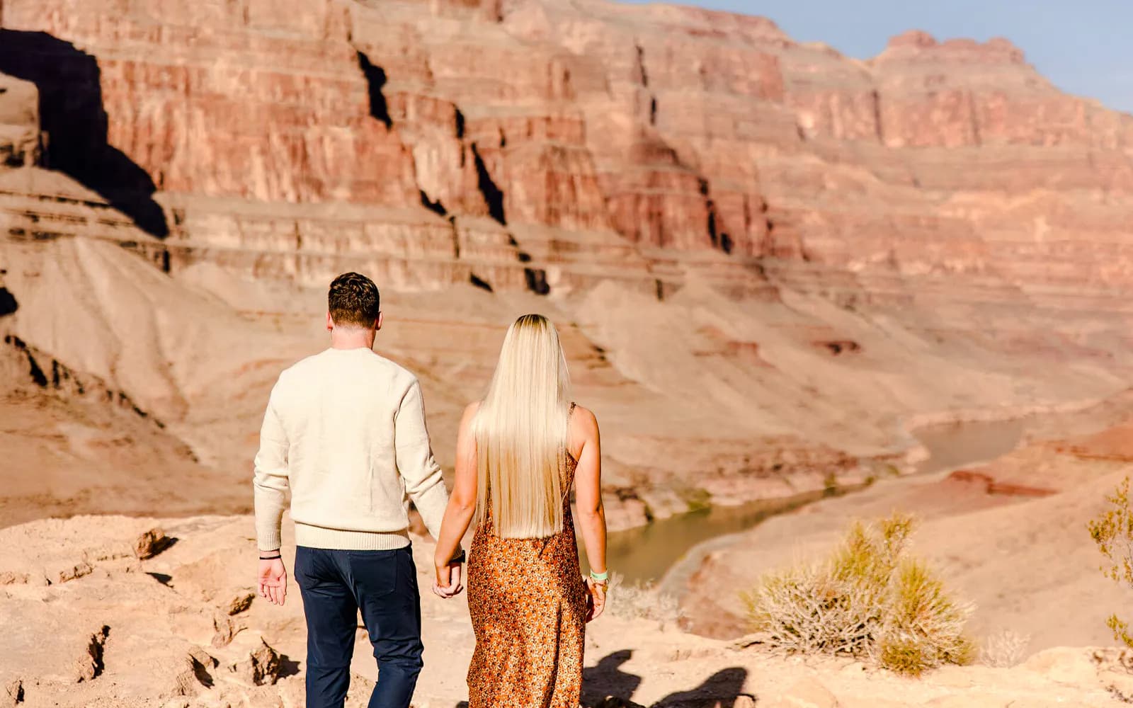 Depuis Las Vegas : Tour en hélicoptère de 70+ minutes au Grand Canyon West Rim avec atterrissage dans le canyon et champagne - image 8
