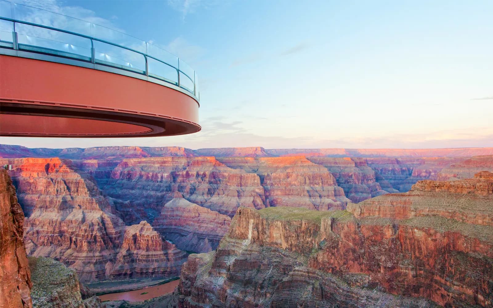 Depuis Las Vegas : Tour en hélicoptère de 70+ minutes au Grand Canyon West Rim avec atterrissage dans le canyon et champagne - image 5