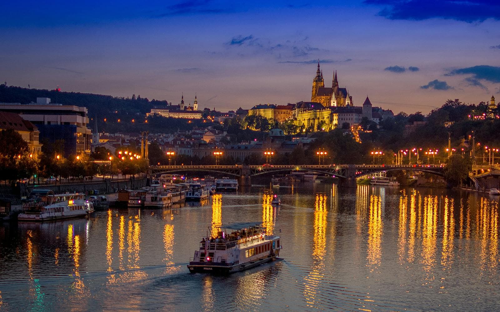 Crociera panoramica serale sul fiume Moldava a Praga - image 7