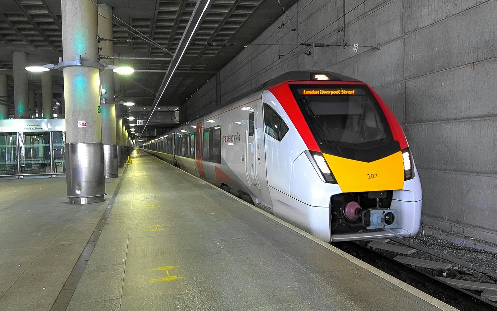Zugtransfer: Flughafen Stansted nach/von London mit Stansted Express - image 6